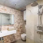 2 Bedroom Gorgeous In Hébergement de vacances *