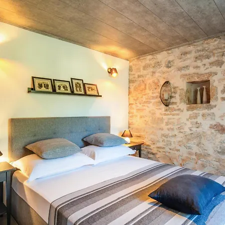 2 Bedroom Gorgeous In *