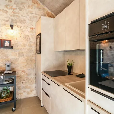 2 Bedroom Gorgeous In Gdinj