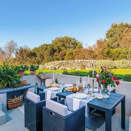 2 Bedroom Gorgeous In Gdinj