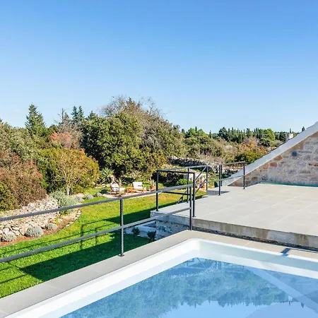 2 Bedroom Gorgeous In Holiday home