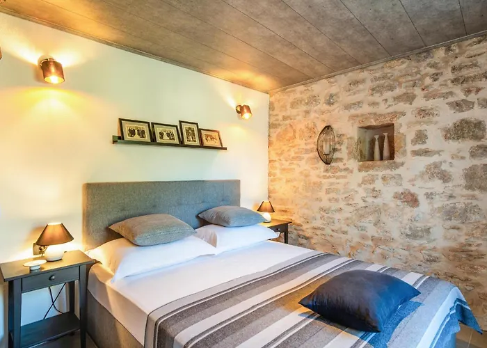 2 Bedroom Gorgeous In *