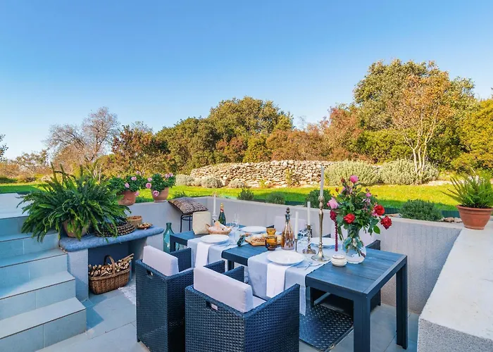 2 Bedroom Gorgeous In Gdinj